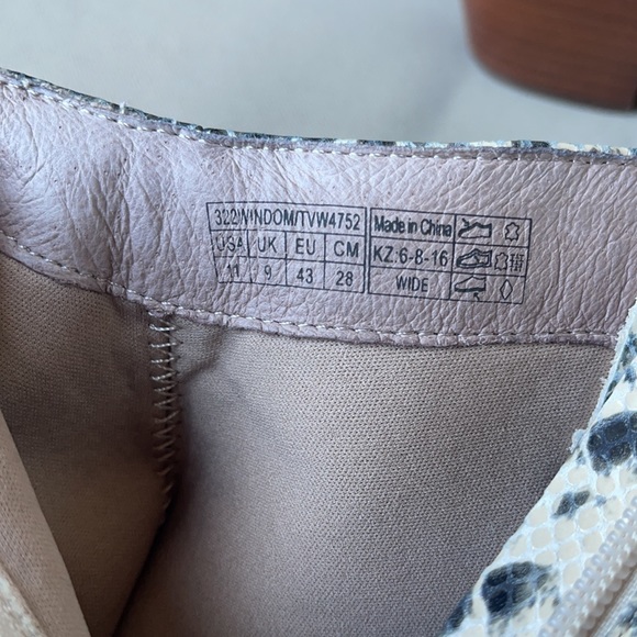 Vionic Windom Boot 11 - Picture 10 of 14